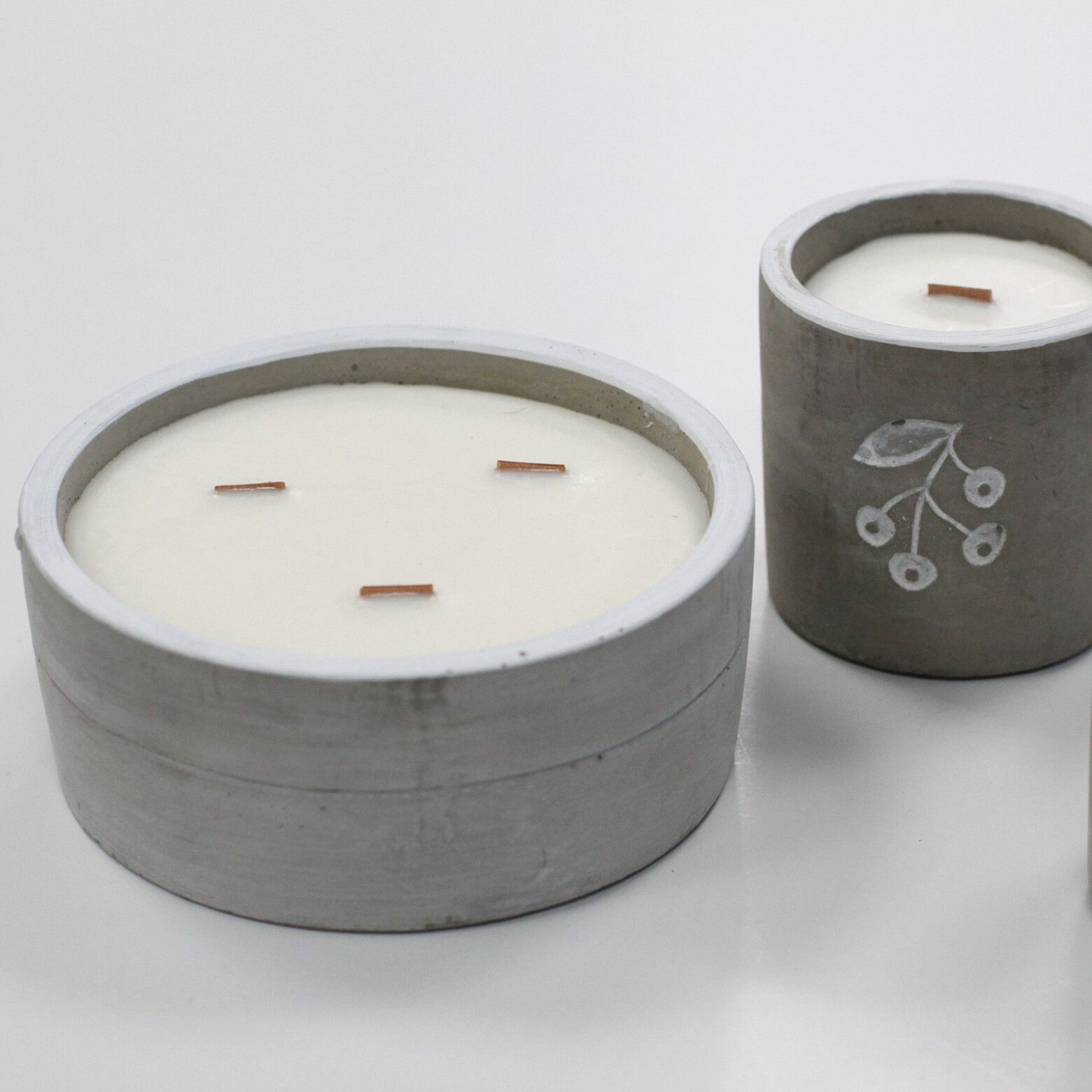 Med Concrete Soy Candle - Berrys - Juniper & Sweet Gin - Зображення 3